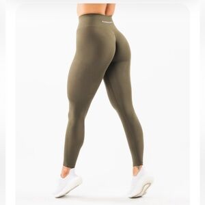 Alphalete Amplify leggings Size Small in colour Oak